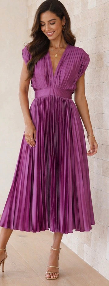 Vivian & Claire™ | Timeless Pleated Midi Dress