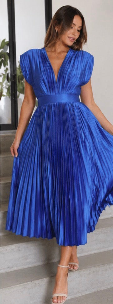 Vivian & Claire™ | Timeless Pleated Midi Dress