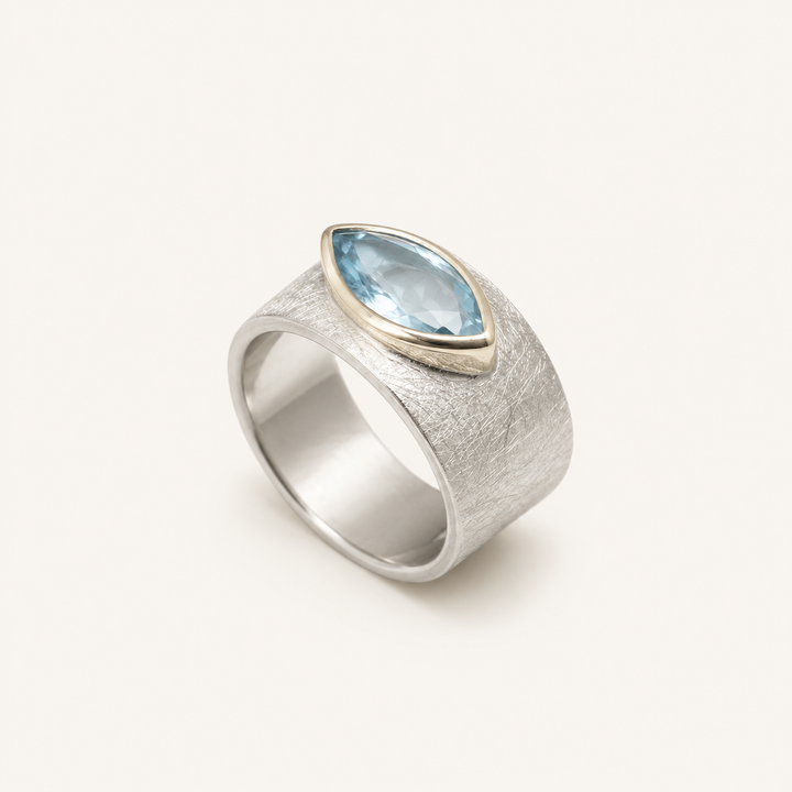Amelie White Gold Sapphire Ring