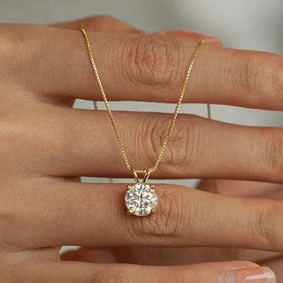 LUMIÈRE MOISSANITE PENDANT