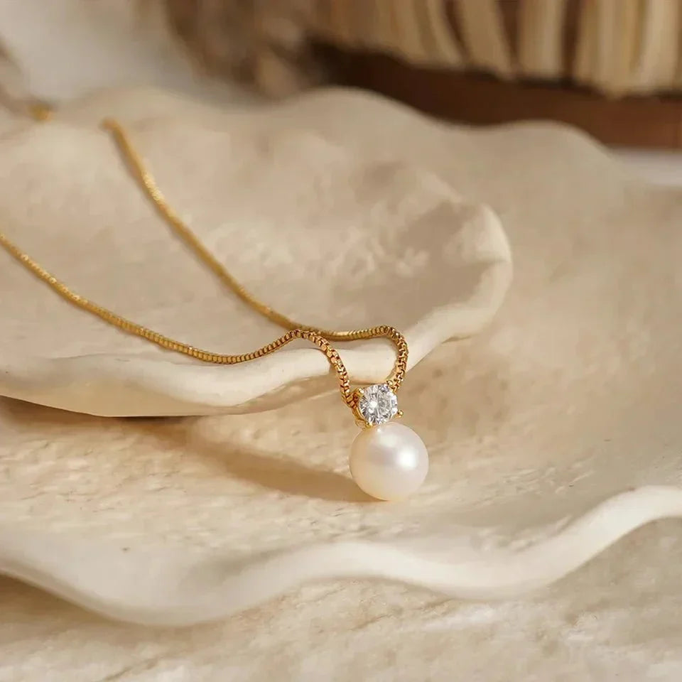 MADELEINE PEARL PENDANT